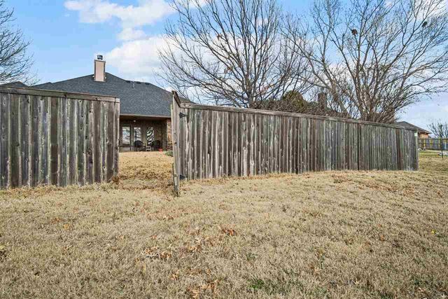 6712 SW Driftwood Dr, Lawton, OK 73505