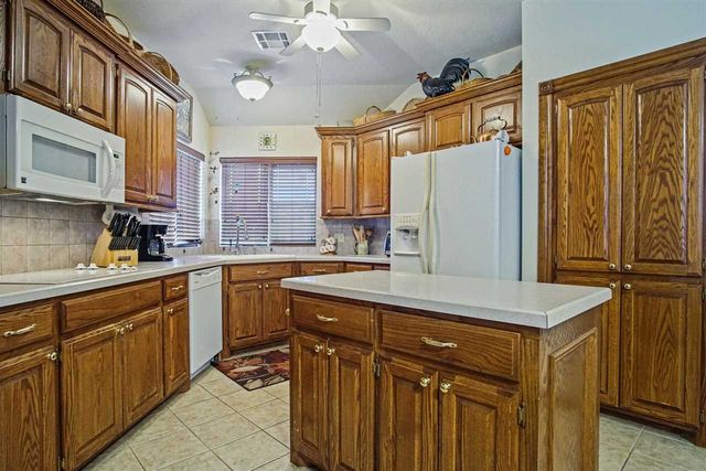 6712 SW Driftwood Dr, Lawton, OK 73505