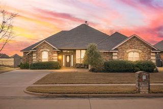 6712 SW Driftwood Dr, Lawton, OK 73505