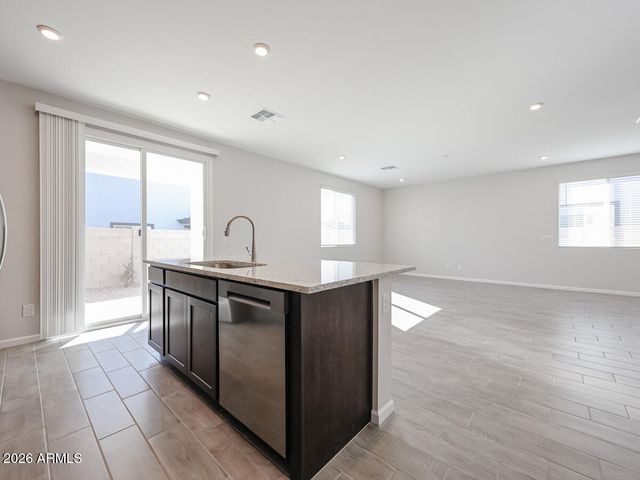 2647 E BOULDER Avenue, Apache Junction, AZ 85119