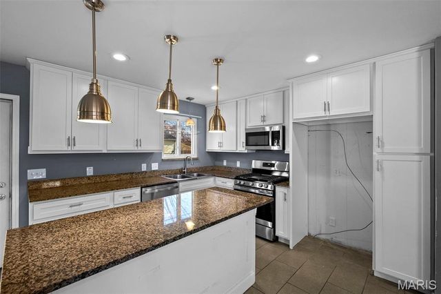 1283 Kingsford Drive, Florissant, MO 63031