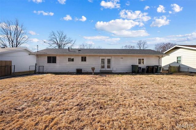 1283 Kingsford Drive, Florissant, MO 63031