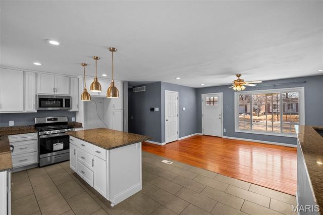 1283 Kingsford Drive, Florissant, MO 63031