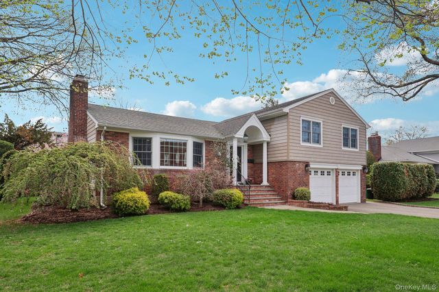 137 Weyford Terrace, Garden City, NY 11530