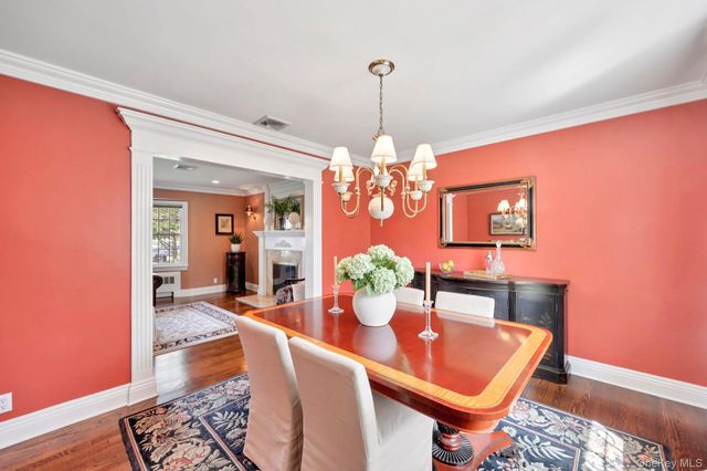 137 Weyford Terrace, Garden City, NY 11530