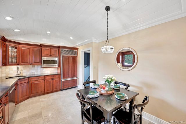 137 Weyford Terrace, Garden City, NY 11530