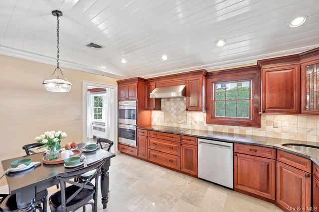 137 Weyford Terrace, Garden City, NY 11530