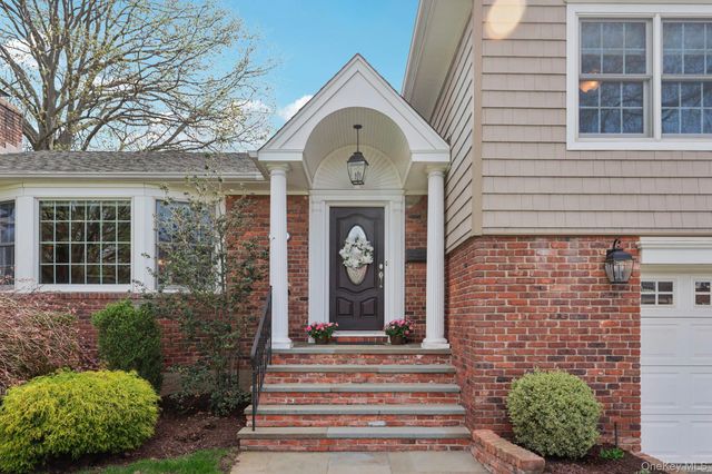 137 Weyford Terrace, Garden City, NY 11530