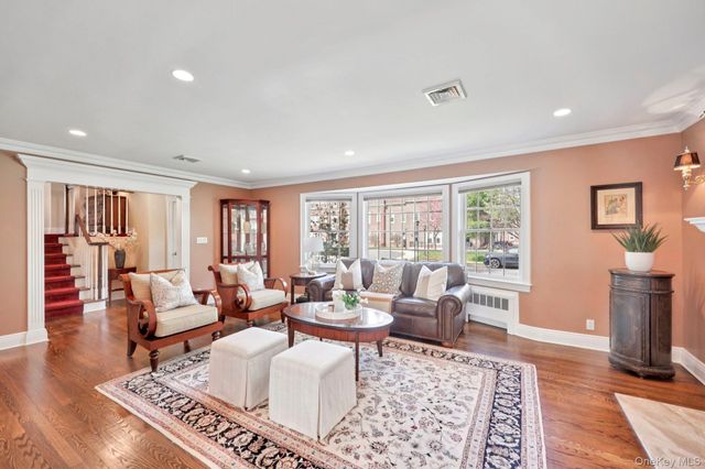 137 Weyford Terrace, Garden City, NY 11530