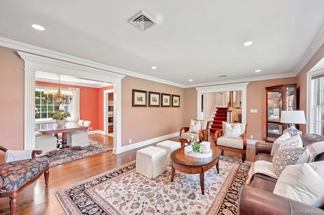 137 Weyford Terrace, Garden City, NY 11530