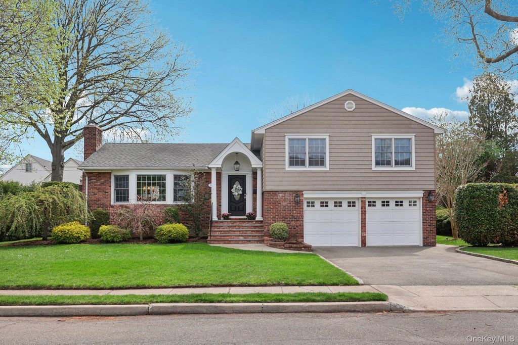 137 Weyford Terrace, Garden City, NY 11530