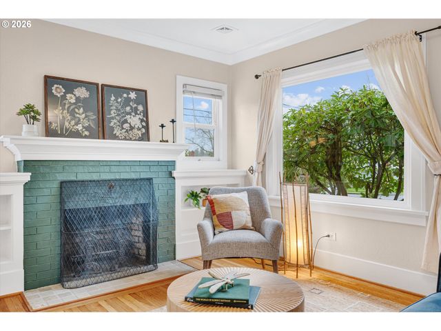 6106 Se CLINTON St, Portland, OR 97206