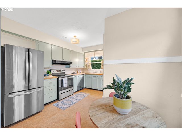 6106 Se CLINTON St, Portland, OR 97206