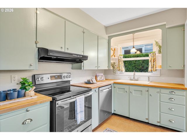 6106 Se CLINTON St, Portland, OR 97206