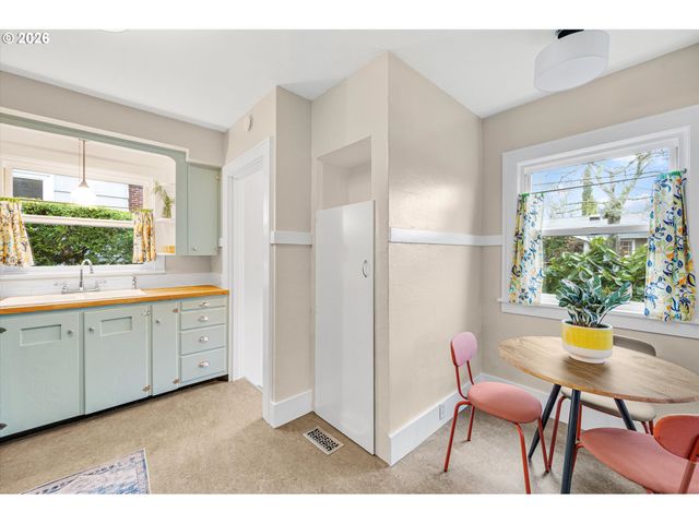 6106 Se CLINTON St, Portland, OR 97206