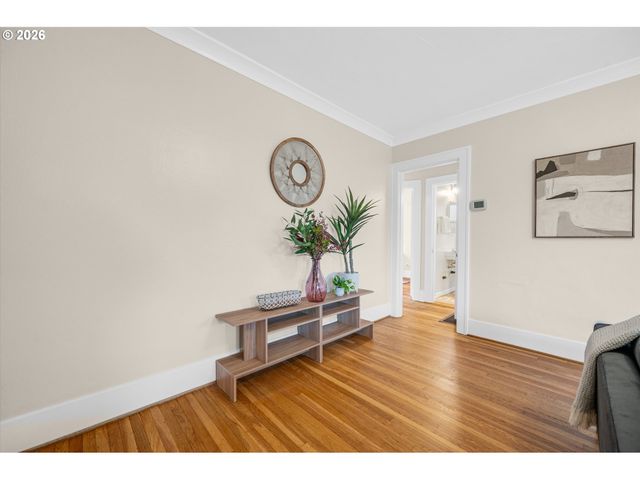 6106 Se CLINTON St, Portland, OR 97206