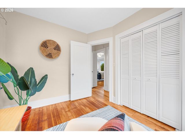 6106 Se CLINTON St, Portland, OR 97206