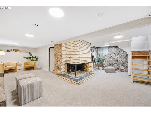 6106 Se CLINTON St, Portland, OR 97206