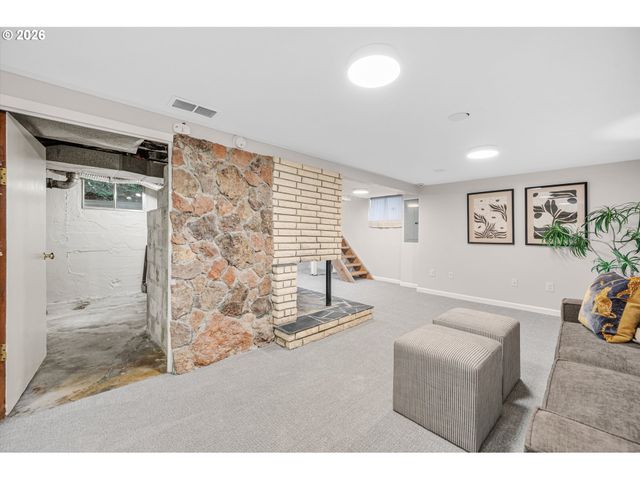 6106 Se CLINTON St, Portland, OR 97206