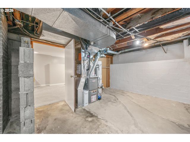 6106 Se CLINTON St, Portland, OR 97206