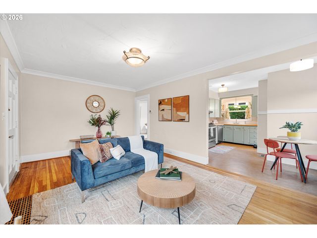 6106 Se CLINTON St, Portland, OR 97206