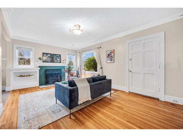 6106 Se CLINTON St, Portland, OR 97206