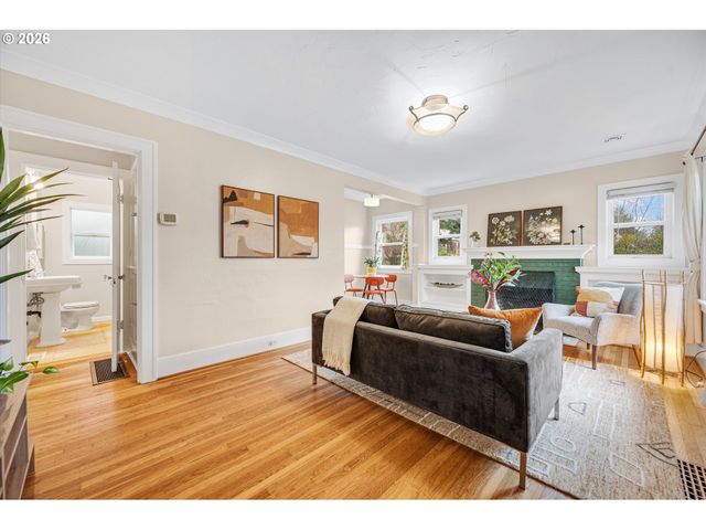 6106 Se CLINTON St, Portland, OR 97206