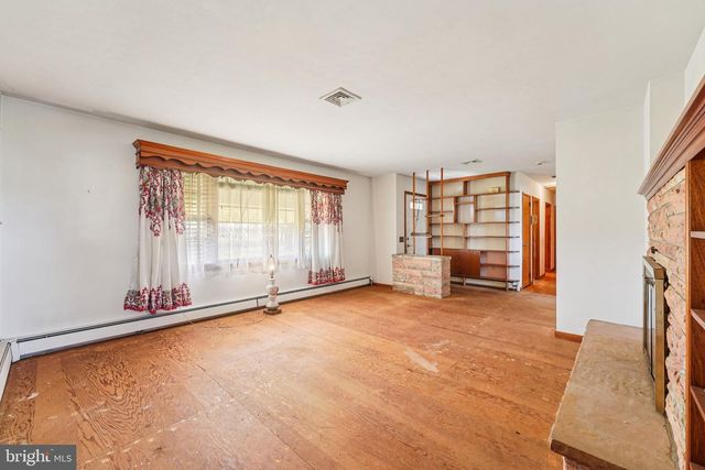 662 E WALNUT RD, Vineland, NJ 08360