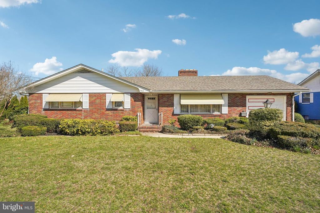 662 E WALNUT RD, Vineland, NJ 08360