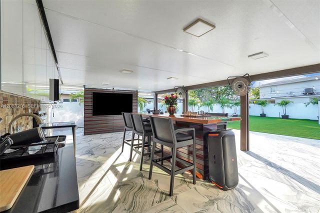 831 E 10th Pl, Hialeah, FL 33010