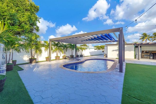 831 E 10th Pl, Hialeah, FL 33010