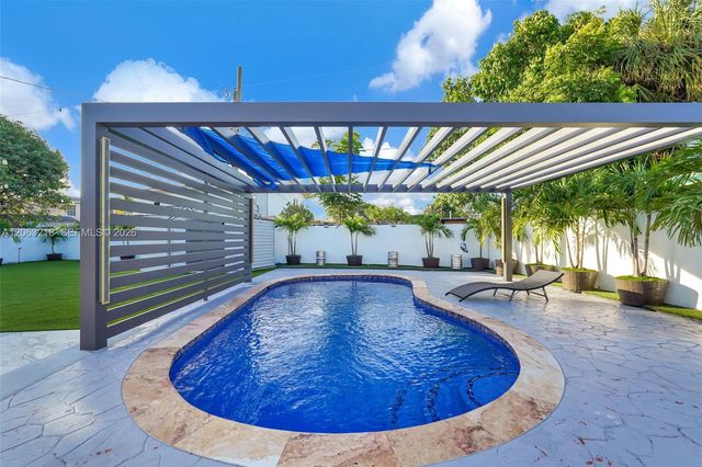 831 E 10th Pl, Hialeah, FL 33010