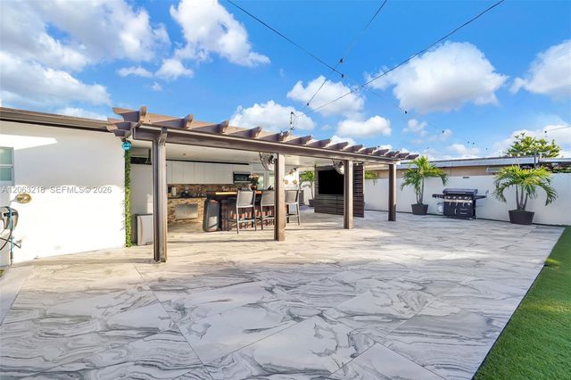 831 E 10th Pl, Hialeah, FL 33010