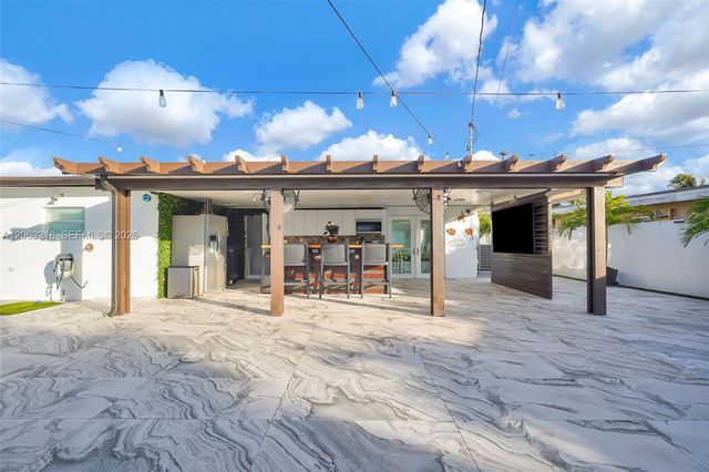 831 E 10th Pl, Hialeah, FL 33010