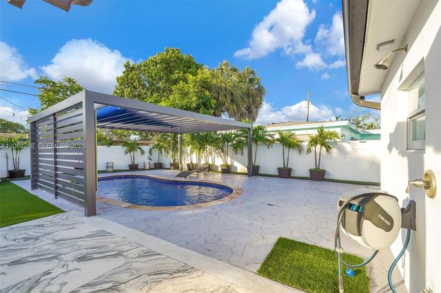 831 E 10th Pl, Hialeah, FL 33010