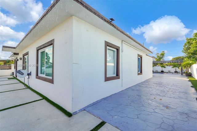 831 E 10th Pl, Hialeah, FL 33010