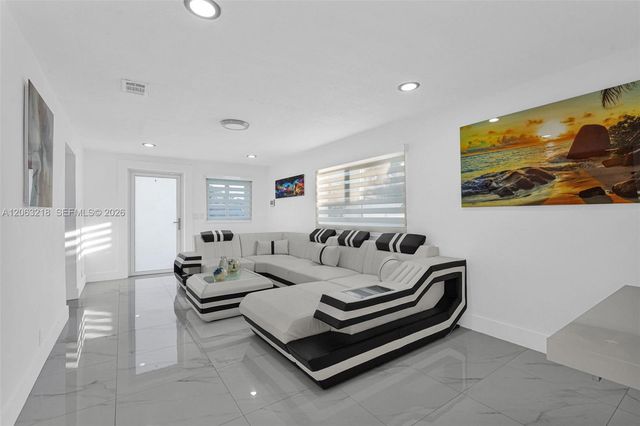 831 E 10th Pl, Hialeah, FL 33010