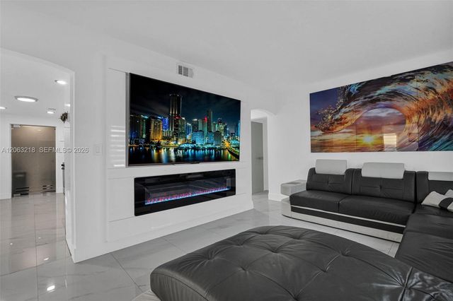 831 E 10th Pl, Hialeah, FL 33010