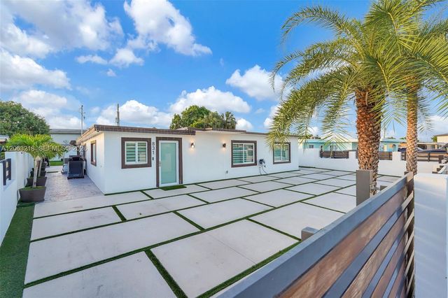831 E 10th Pl, Hialeah, FL 33010