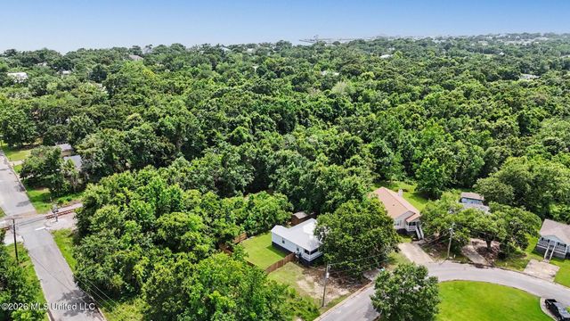 203 Mcdonald Drive, Pass Christian, MS 39571