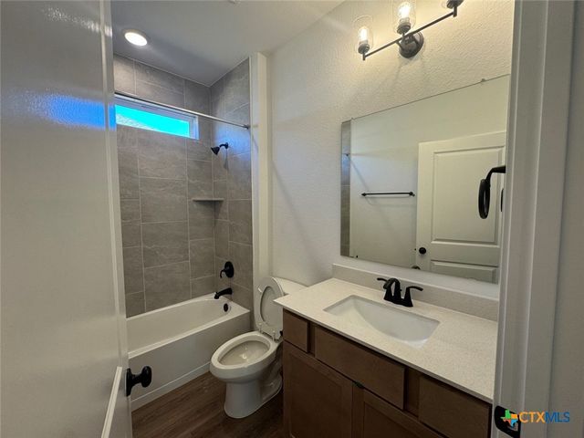 3717 Pin Oak Hills, Seguin, TX 78155