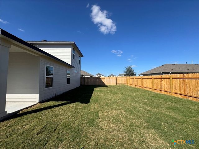 3717 Pin Oak Hills, Seguin, TX 78155