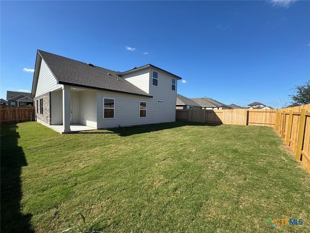 3717 Pin Oak Hills, Seguin, TX 78155