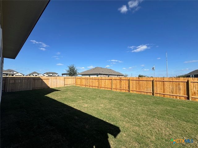 3717 Pin Oak Hills, Seguin, TX 78155