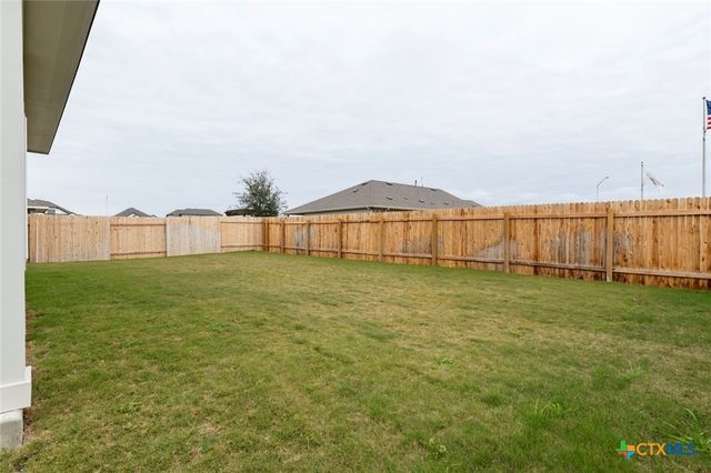 3717 Pin Oak Hills, Seguin, TX 78155