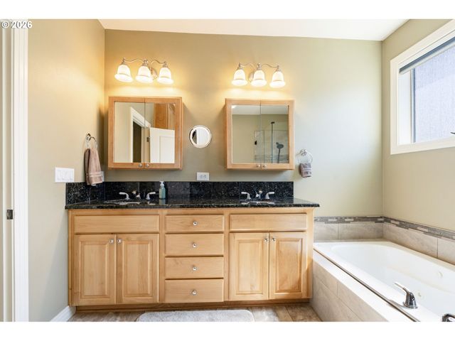 15670 Se WILLS Way, Milwaukie, OR 97267