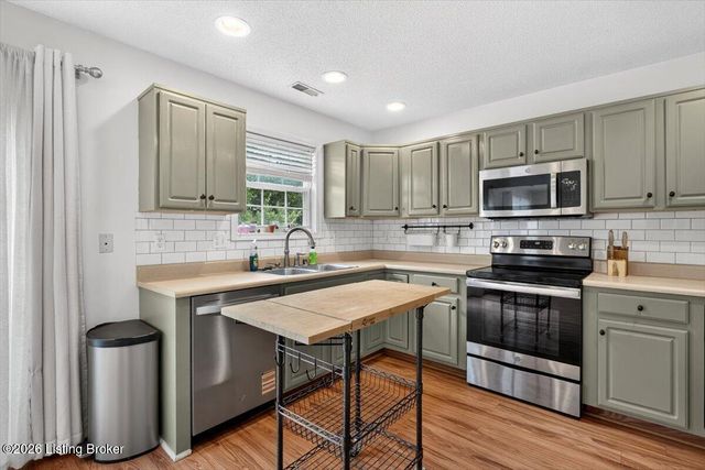 2038 Hearthside Cir, Shelbyville, KY 40065