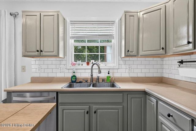 2038 Hearthside Cir, Shelbyville, KY 40065