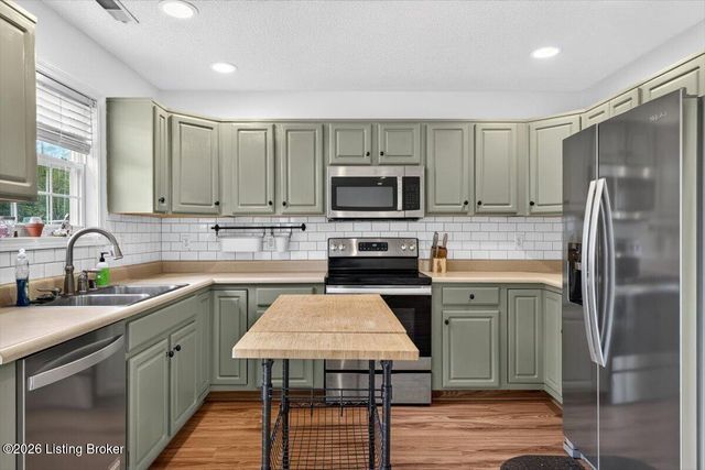 2038 Hearthside Cir, Shelbyville, KY 40065
