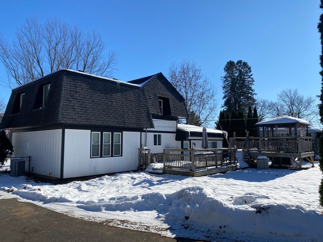 72 Clover Drive, Crystal Lake, IL 60014